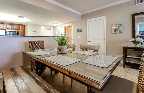 Fort Walton Beach Condo | 🦩Book Me Baby! Charming Walk-Out To Pools~Waterscape A110 Courtyard🦩