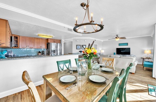 Fort Walton Beach Condo | 🦩Book Me Baby! Secret Agents Welcome ~ Gulf Views The Islander 7007🦩