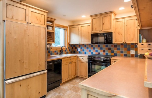 Warm Springs House | Book Now for Summer! Luxurious Townhome Steps from Warm Springs with Private Hot Tub, and Firepit