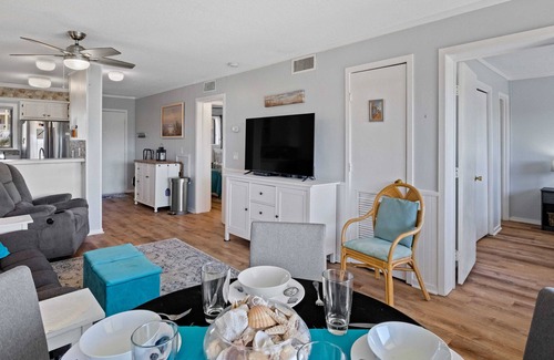 Palmetto Dunes Condo | Book Now for Spring! 3 night minimum- 2 bed/2 bath-Walk to Beach