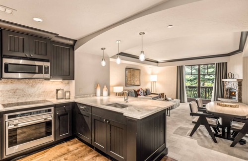 Avon Condo | BOOK RITZ FALL-STAY IN LUXURY! HIKE BIKE POOL! 1BR W/VIEWS, 2 DECKS/FIREPLACES