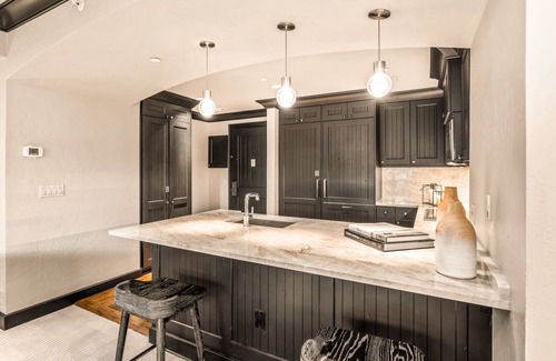 Avon Condo | BOOK RITZ FALL-STAY IN LUXURY! HIKE BIKE POOL! 1BR W/VIEWS, 2 DECKS/FIREPLACES