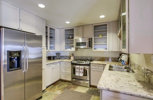 Mission Beach Condo | BOOK THIS AMAZING OCEANFRONT CONDO RIGHT IN MISSION BEACH! GREAT AMMENTIES.