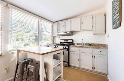 Harbor Gateway North House | Book via Air B-n-B instead