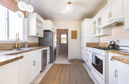 Harbor Gateway North House | Book via Air B-n-B instead