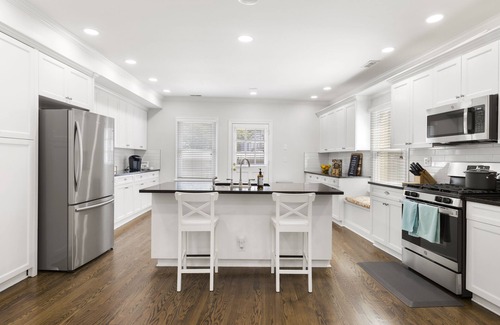 Petworth House | Book with us ⭐️3 bd 2.5 ba in Historic Washington DC Home