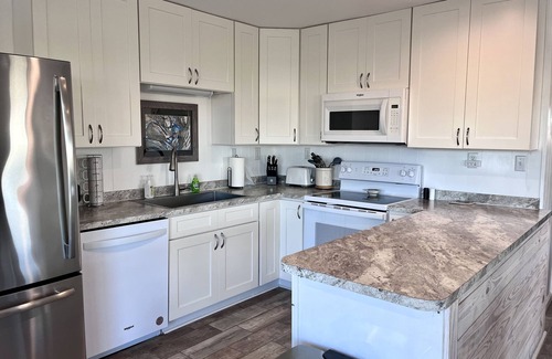 Dauphin Island House | Book your 2025 vacation now. Come enjoy the Sand and Sea at our Coastal Cottage!