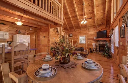 Pigeon Forge Cabin | Book your cozy Christmas getaway at Are We Bear Yet now!