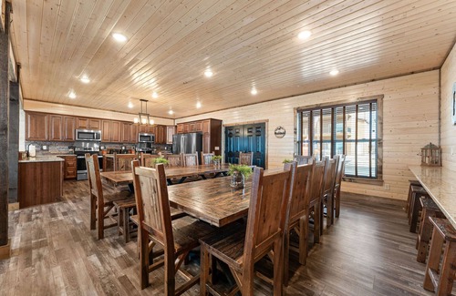 Kimberling City Cabin | Book Your Dream Vacation at Lazy River Retreat!
