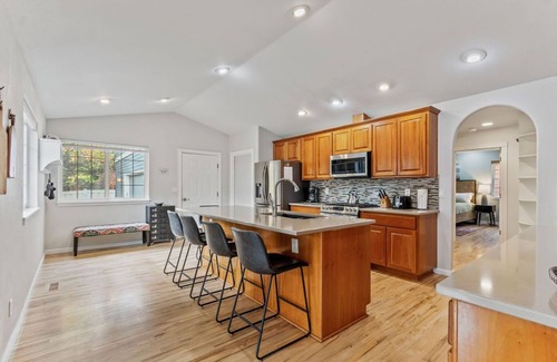 Awbrey Butte House | Book your getaway now and enjoy the splendor of Springtime in Bend!