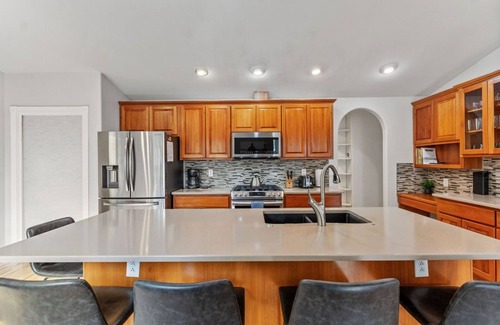 Awbrey Butte House | Book your getaway now and enjoy the splendor of Springtime in Bend!