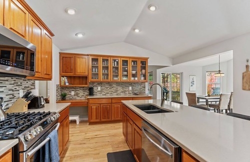 Awbrey Butte House | Book your getaway now and enjoy the splendor of Springtime in Bend!
