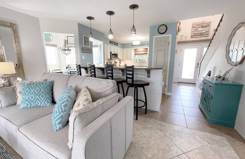 Miramar Beach House | Book your next beach vacation at the Cozy Cottage in Mainsail!