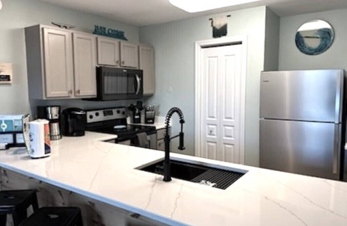 Fort Walton Beach - Destin Condo | Book your summer beach vacation today! Beach Service & Garage Parking Included!