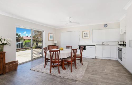 Golden Beach House | Booker Pde 34 Unit 2 Pet Friendly