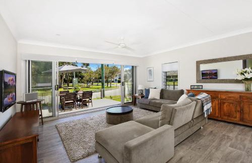 Golden Beach House | Booker Pde 34 Unit 2 Pet Friendly