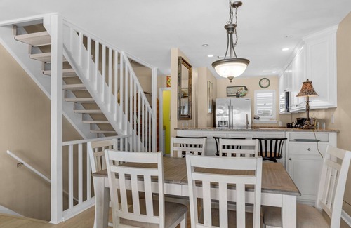Miramar Beach House | Booking Fast! Free Beach Service in Season