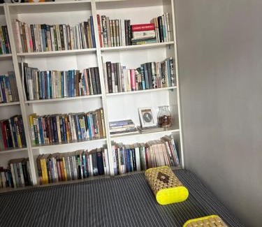 Downtown Hangzhou House | Books&Bed Close to the Lake