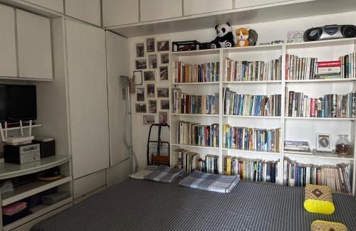 Downtown Hangzhou House | Books&Bed Close to the Lake