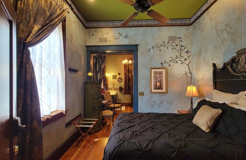Historic Railroad District House | BookStayHop - Peerless Suites 1, 2 and 5