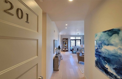 Historic Railroad District Condo | BookStayHop - Plaza North (201-203) Suites Trinity With Gorgeous Mountain Views