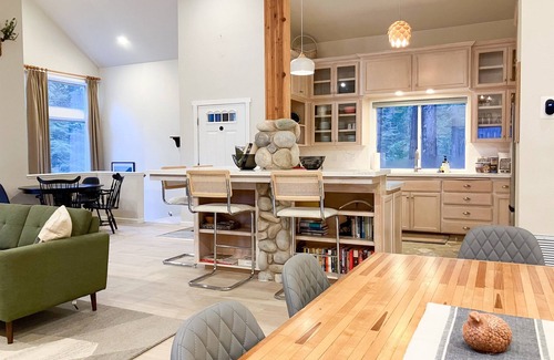 Sugar Pine Cabin | Boom Chalet Yosemite: Secluded Creekside Escape