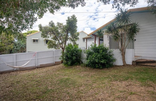 Point Lookout House | Boondi - beautiful lowset home, walk to everything
