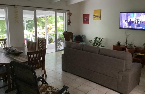 Nunue House | Bora Red Hibiscus Lodge