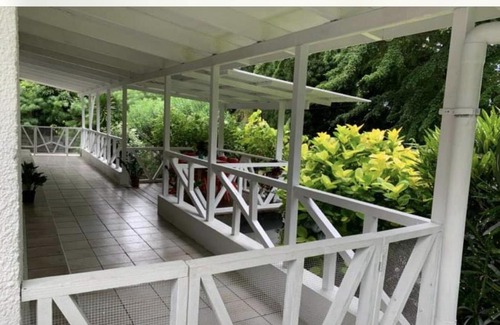 Nunue House | Bora Red Hibiscus Lodge