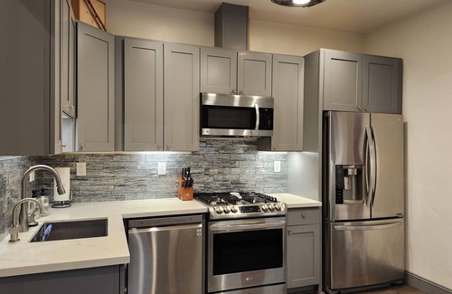 Lodi House | Bordeaux Bungalow | 1 Block to Downtown | Lovely Backyard | Dog Friendly