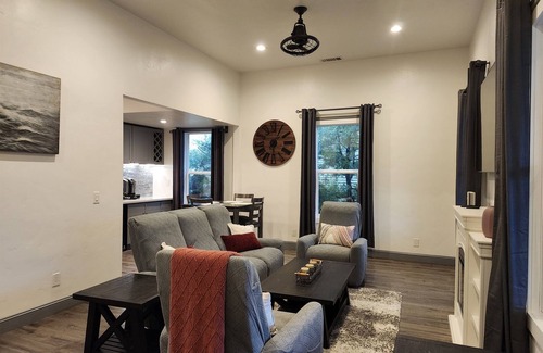 Lodi House | Bordeaux Bungalow | 1 Block to Downtown | Lovely Backyard | Dog Friendly