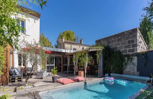 Cauderan House | Bordeaux Tropical Escape for a tropical vacation in the city.