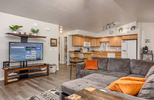 Badger Apartment | Borealis Abode: Abundant Amenities; Private Hot Tub, Pool Table, and King Bed