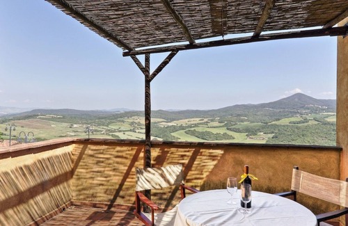 Montecatini Val di Cecina Apartment | Borgo di Montemurlo Villetta1 with beautiful views
