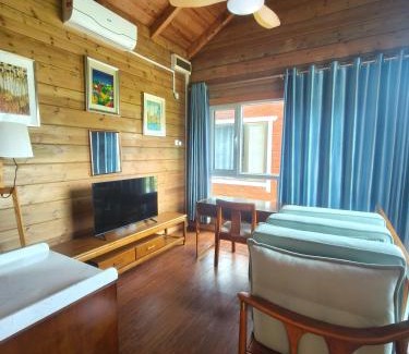 Binsulok Ski Chalet | Borneo Tropical Village Resort