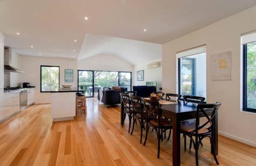 Dunsborough House | Boronia Retreat I Private Properties