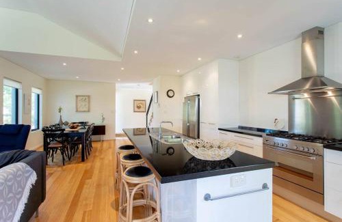 Dunsborough House | Boronia Retreat I Private Properties