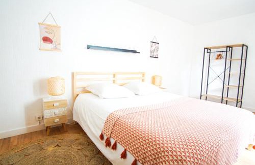 Concarneau Apartment | -BOSCO- Elegant T3 avec balcon et vue sur le port