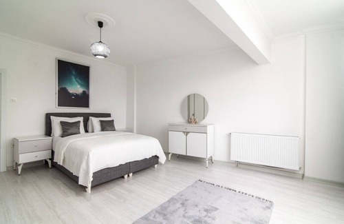 Besiktas Villa | Bosphorus Terrace Flat 4 Min to Ortakoy Sq
