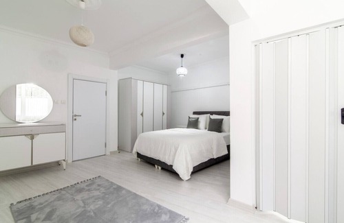 Besiktas Villa | Bosphorus Terrace Flat 4 Min to Ortakoy Sq