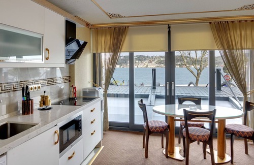 Emirgan Mahallesi Apartment | bosphorus view apartment 1 bedroom 1 living room 1 number apartment
