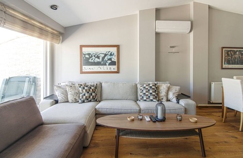 Arnavutkoy Apartment | Bosphorus View Flat With Terrace in Arnavutkoy
