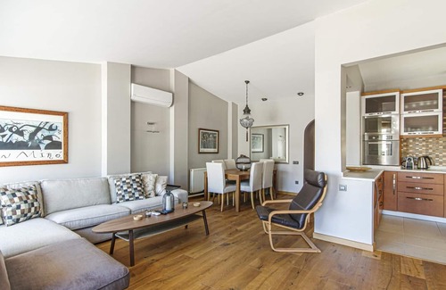 Arnavutkoy Apartment | Bosphorus View Flat With Terrace in Arnavutkoy