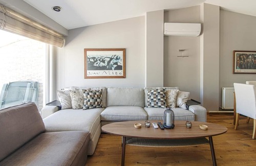 Arnavutkoy Apartment | Bosphorus View Flat With Terrace in Arnavutkoy
