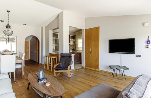 Arnavutkoy Apartment | Bosphorus View Flat With Terrace in Arnavutkoy