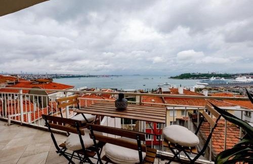 Kabatas Apartment | Bosphorus View with 2 Bedrooms and Central Location