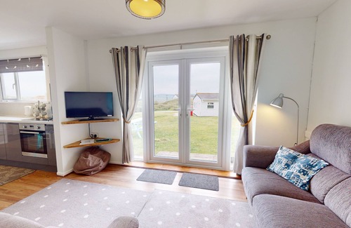 Hayle Apartment | Boston is a beachside bolthole which is just a short walk from Hayle beach