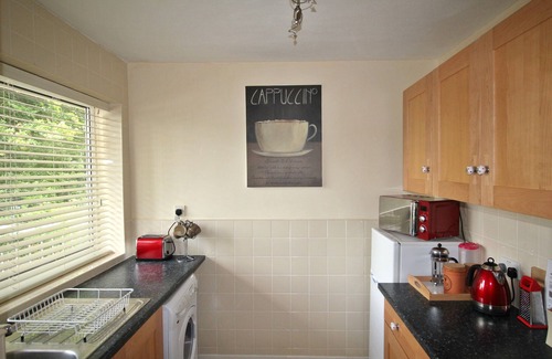 Doncaster Apartment | Boswell - Large Balcony Apartment & Parking - Close to Town & Racecourse