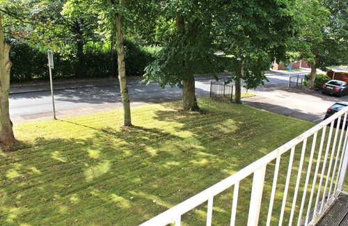 Doncaster Apartment | Boswell - Large Balcony Apartment & Parking - Close to Town & Racecourse