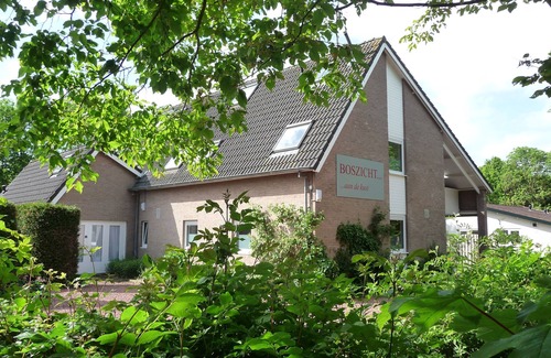 Oostkapelle Apartment | Boszicht 5 aan de Kust luxury apartment 2 people. Beach 800 mtr